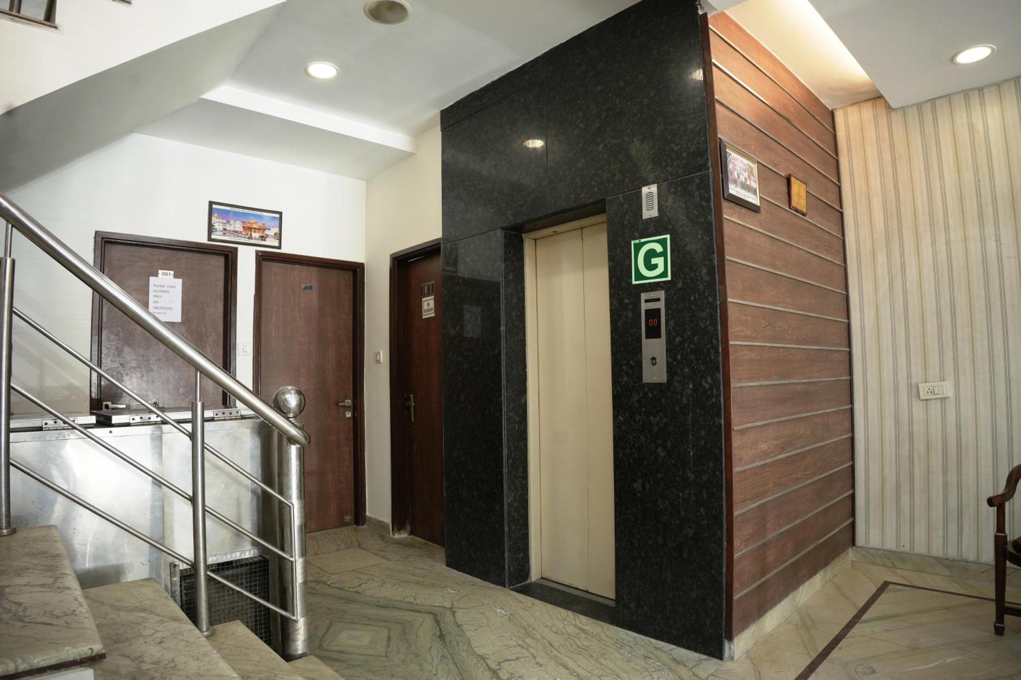 Hotel Holiday Comfort Amritsar Exterior foto