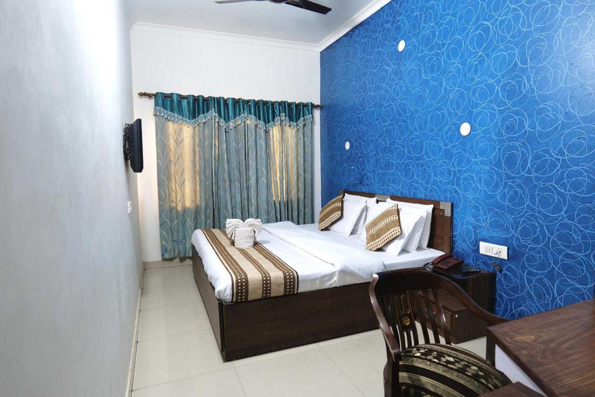 Hotel Holiday Comfort Amritsar Exterior foto