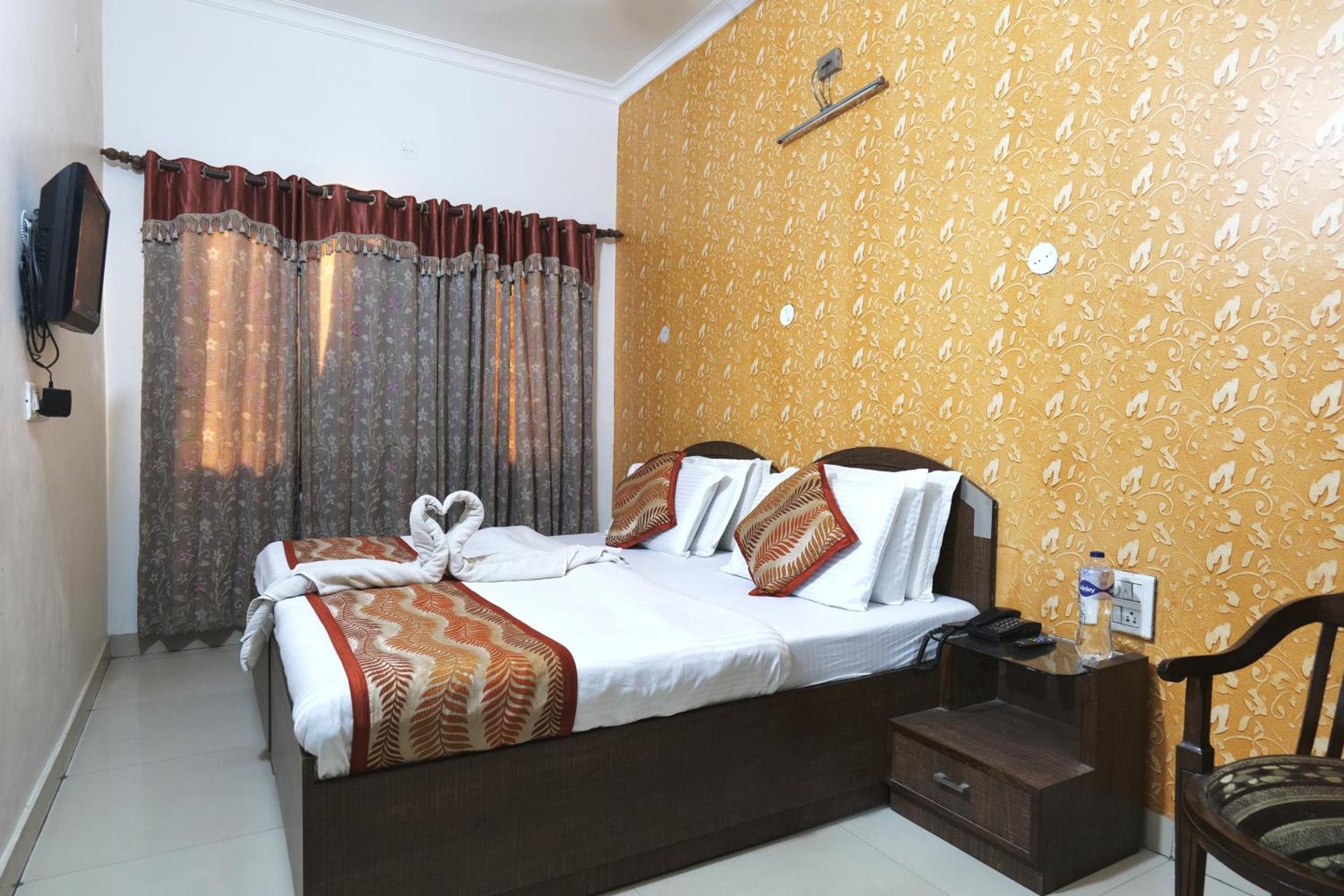 Hotel Holiday Comfort Amritsar Exterior foto