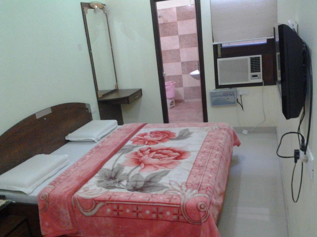 Hotel Holiday Comfort Amritsar Exterior foto