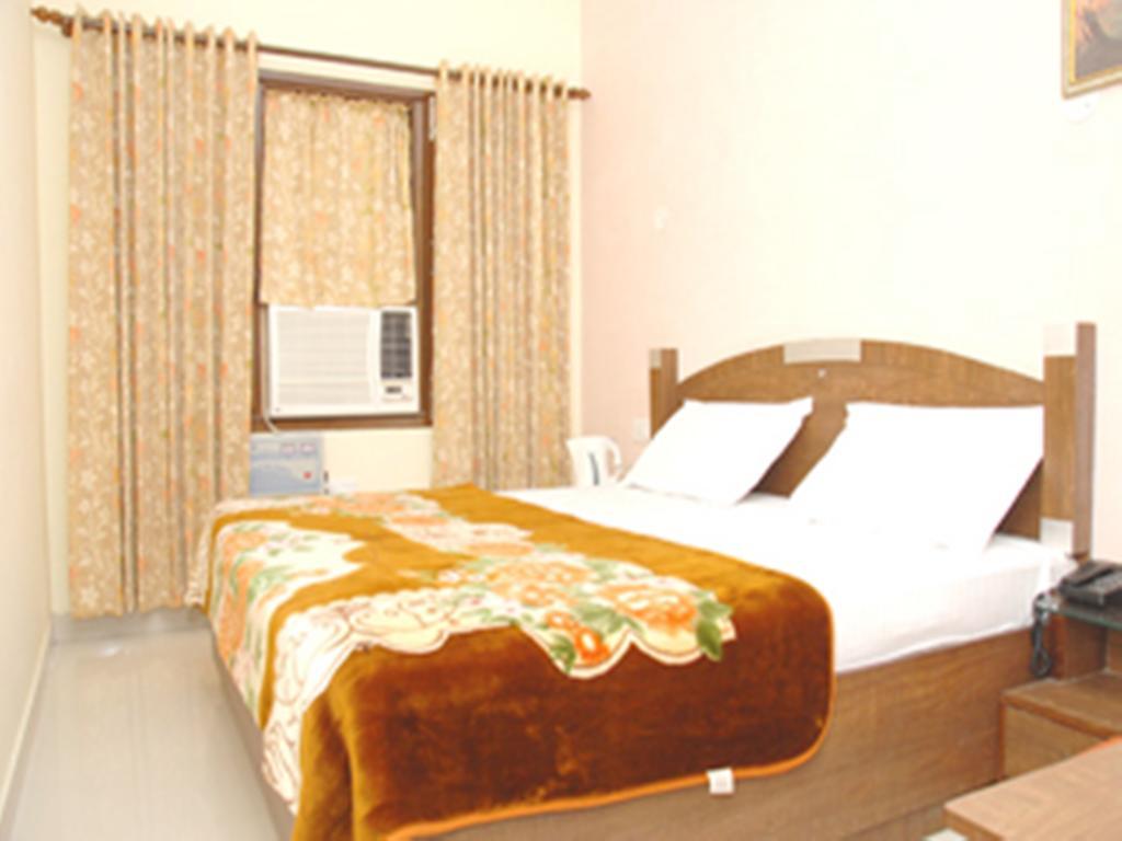 Hotel Holiday Comfort Amritsar Exterior foto